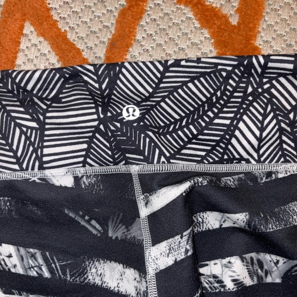 Lululemon Wunder Under Crop Leggings Black White Palm Stripe Print Size 10 - Picture 6 of 8